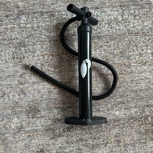 Paddle North Manual Black Hand Pump